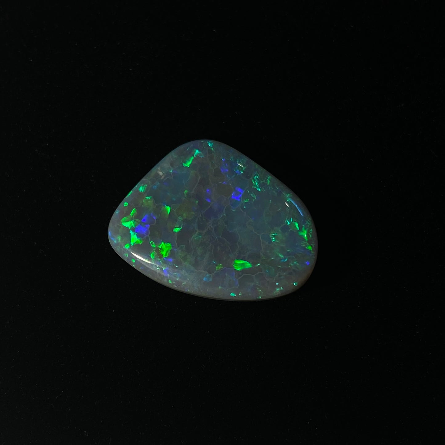 Massiver dunkler Opal – 11292