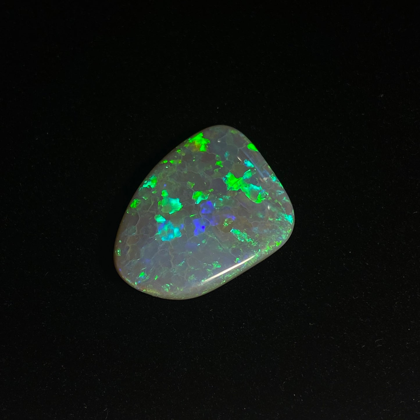Massiver dunkler Opal – 11292