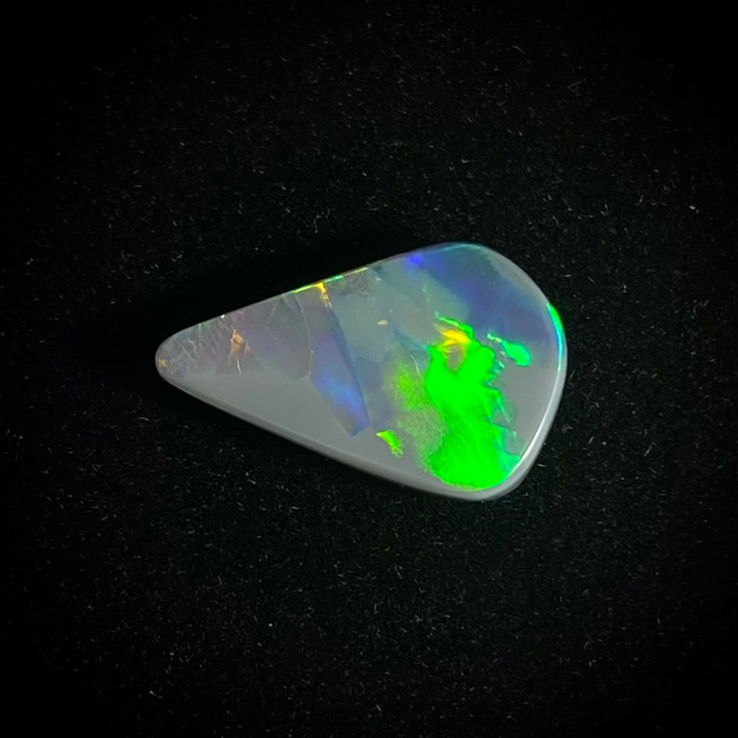 Massiver schwarzer Opal – 11294
