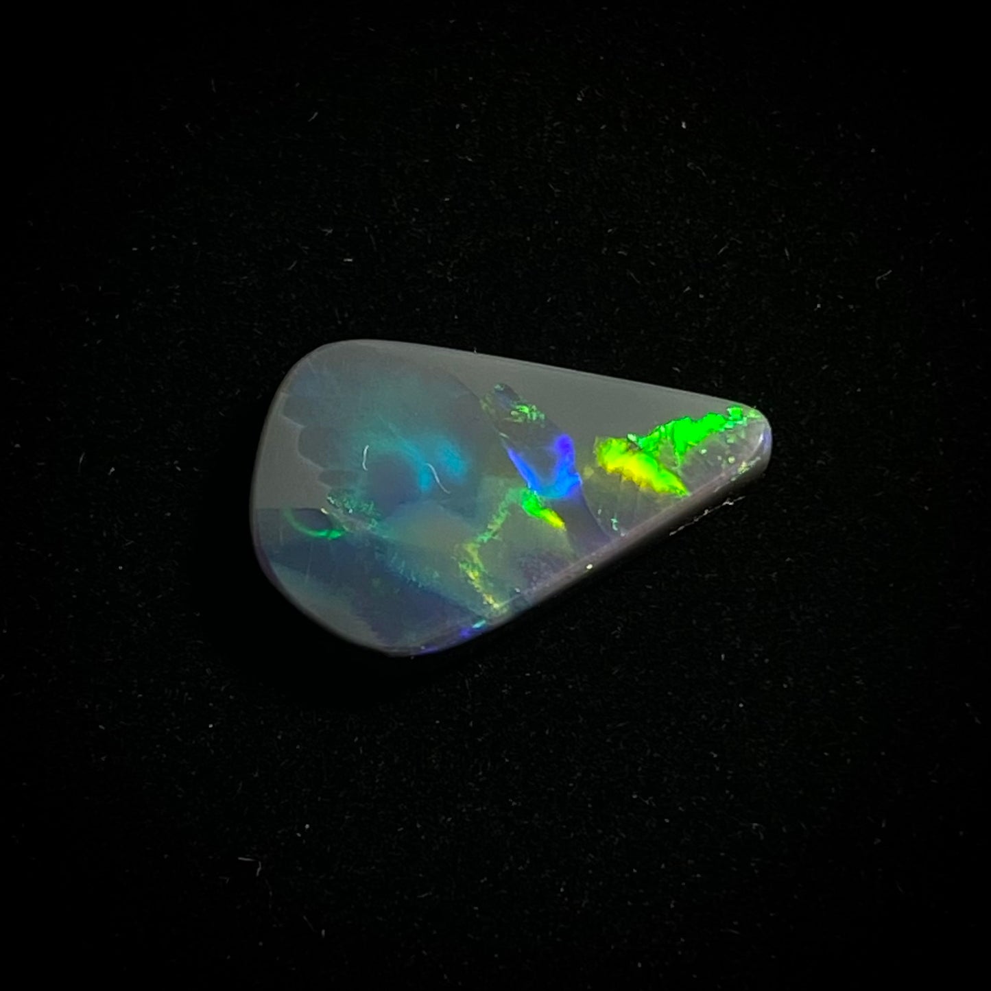 Massiver schwarzer Opal – 11294