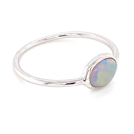 Ægte solid crystal opal fra Australien indfattet i sterling sølv.