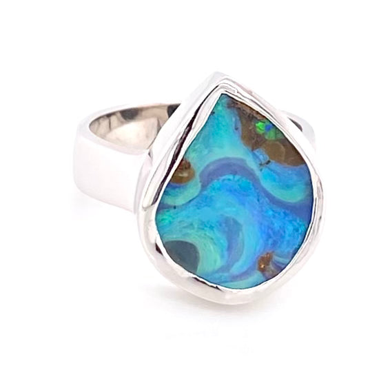 Ægte solid boulder opal fra Australien indfattet i sterling sølv.