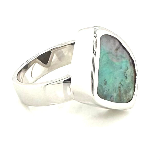 Ægte solid boulder opal fra Australien indfattet i sterling sølv.