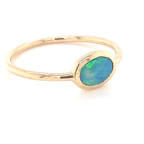 Ægte solid crystal opal fra Australien indfattet i 14 karat guld.