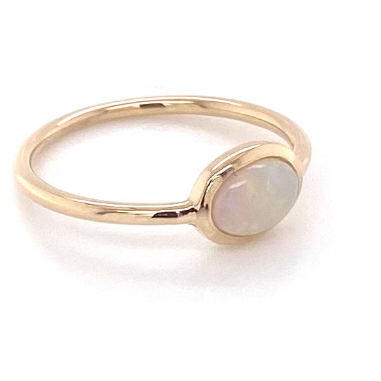 Ægte solid crystal opal fra Australien indfattet i 14 karat guld.