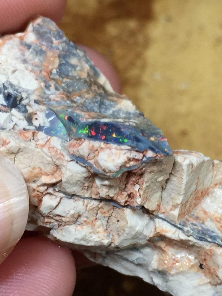 Hvordan er australske opaler dannet