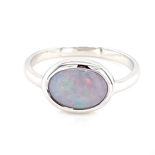 Ægte solid crystal opal fra Australien indfattet i sterling sølv.