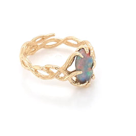 Ring med solid opal fra Australien i 14 Kt. guld. Kommer med certifikat.