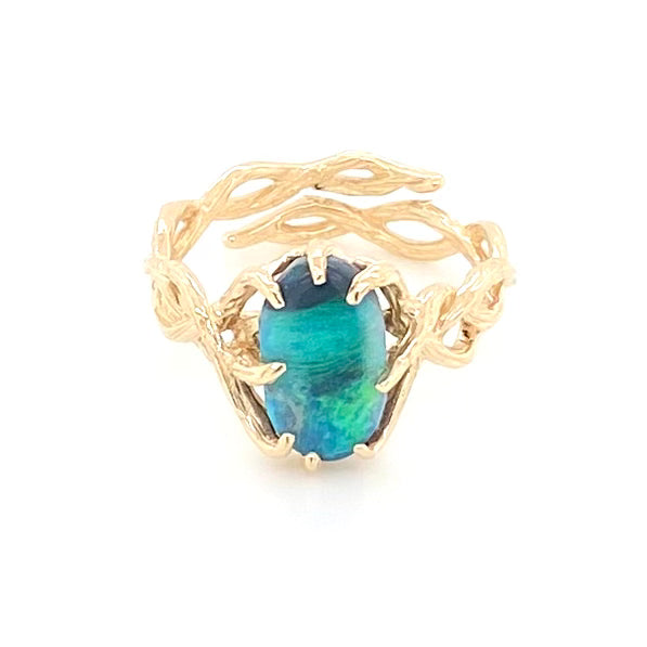 Ring med solid opal fra Australien i 14 Kt. guld. Kommer med certifikat.