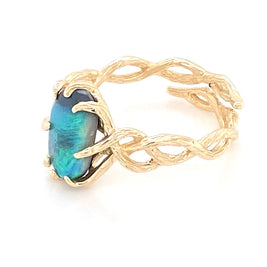 Ring med solid opal fra Australien i 14 Kt. guld. Kommer med certifikat.