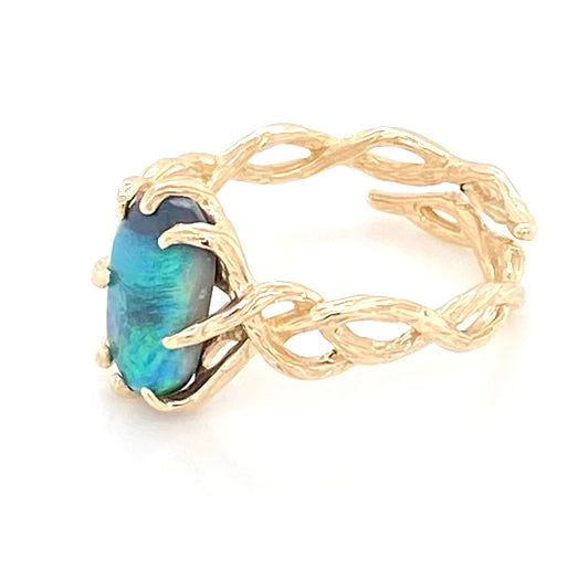Ring med solid opal fra Australien i 14 Kt. guld. Kommer med certifikat.