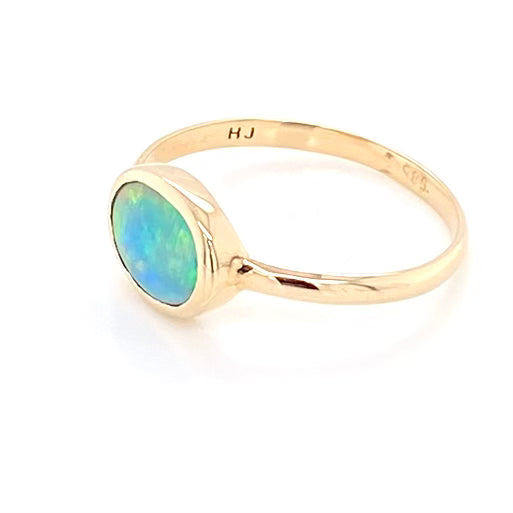 Ring med ægte solid crystal opal fra Australien indfattet i 14 kt. guld.Kommer med certifikat. 