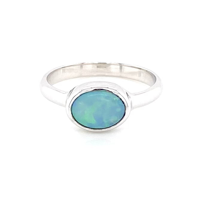 Ægte solid crystal opal fra Australien indfattet i sterling sølv.