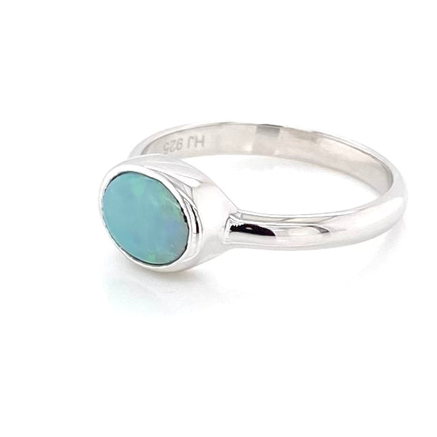 Ægte solid crystal opal fra Australien indfattet i sterling sølv.
