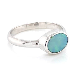 Ægte solid crystal opal fra Australien indfattet i sterling sølv.