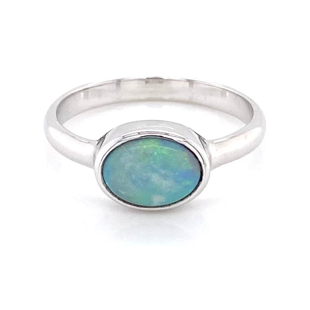 Ægte solid crystal opal fra Australien indfattet i sterling sølv.