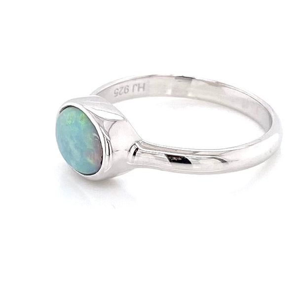 Ægte solid crystal opal fra Australien indfattet i sterling sølv.