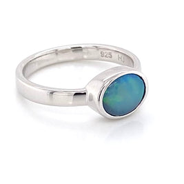 Ægte solid crystal opal fra Australien indfattet i sterling sølv.