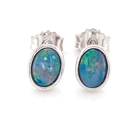 Ørestikker med ægte doublet opaler indfattet i sterling sølv.