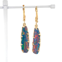 Unika ørehængere med ægte doublet opaler fra Australien indfattet i 14 karat guld.