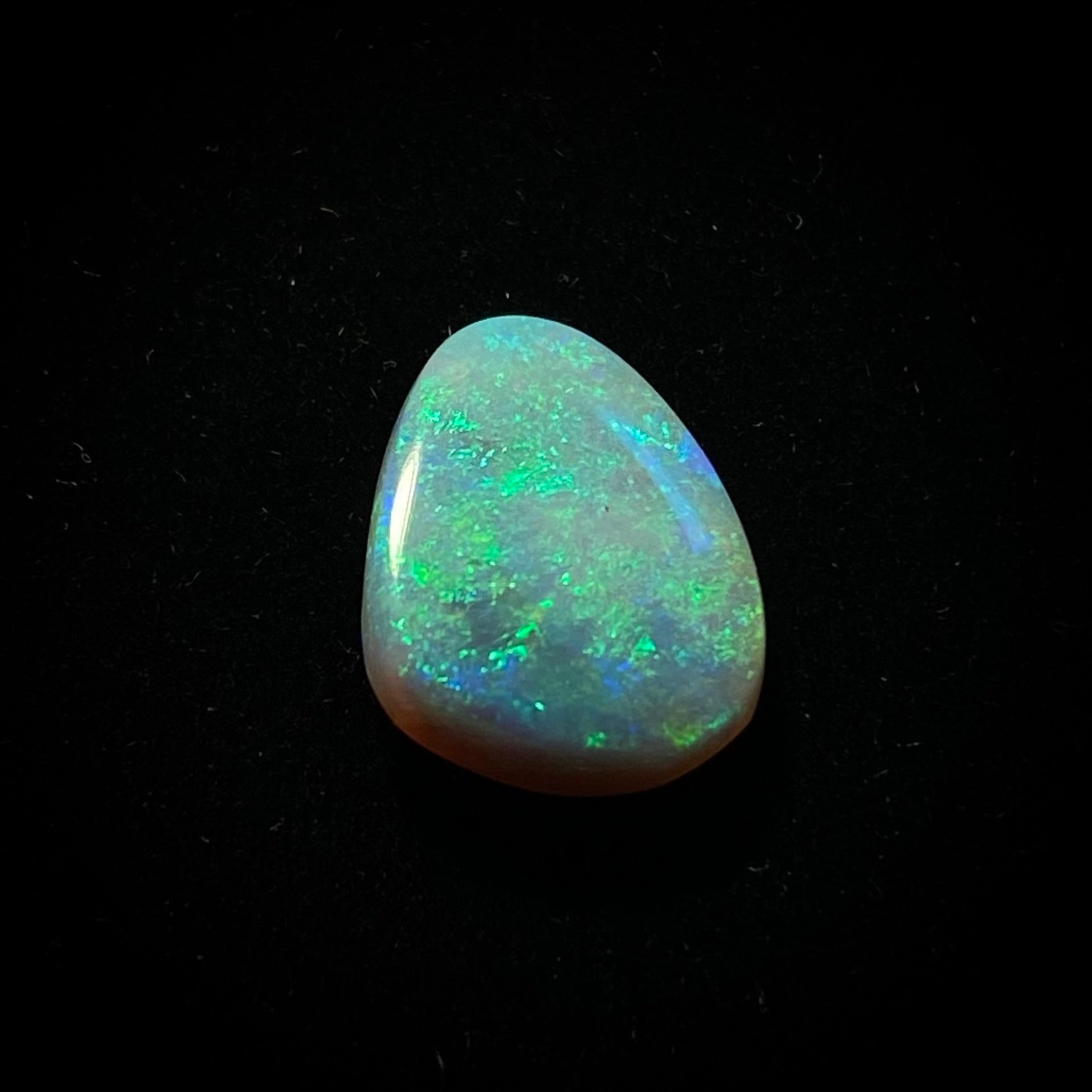 Solid crystal Opal - 11200