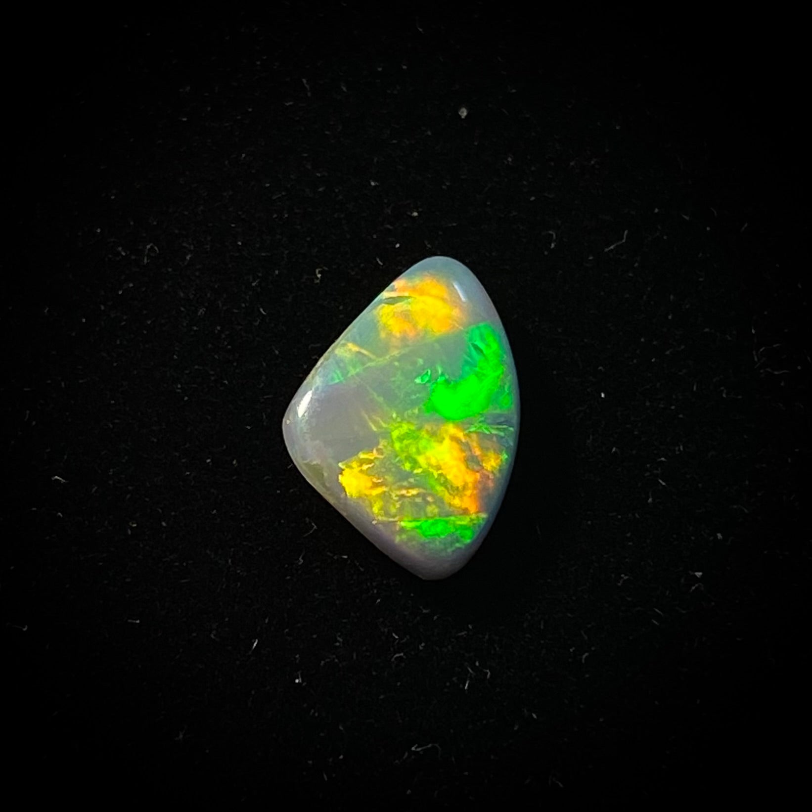 Massiver schwarzer Opal – 11208