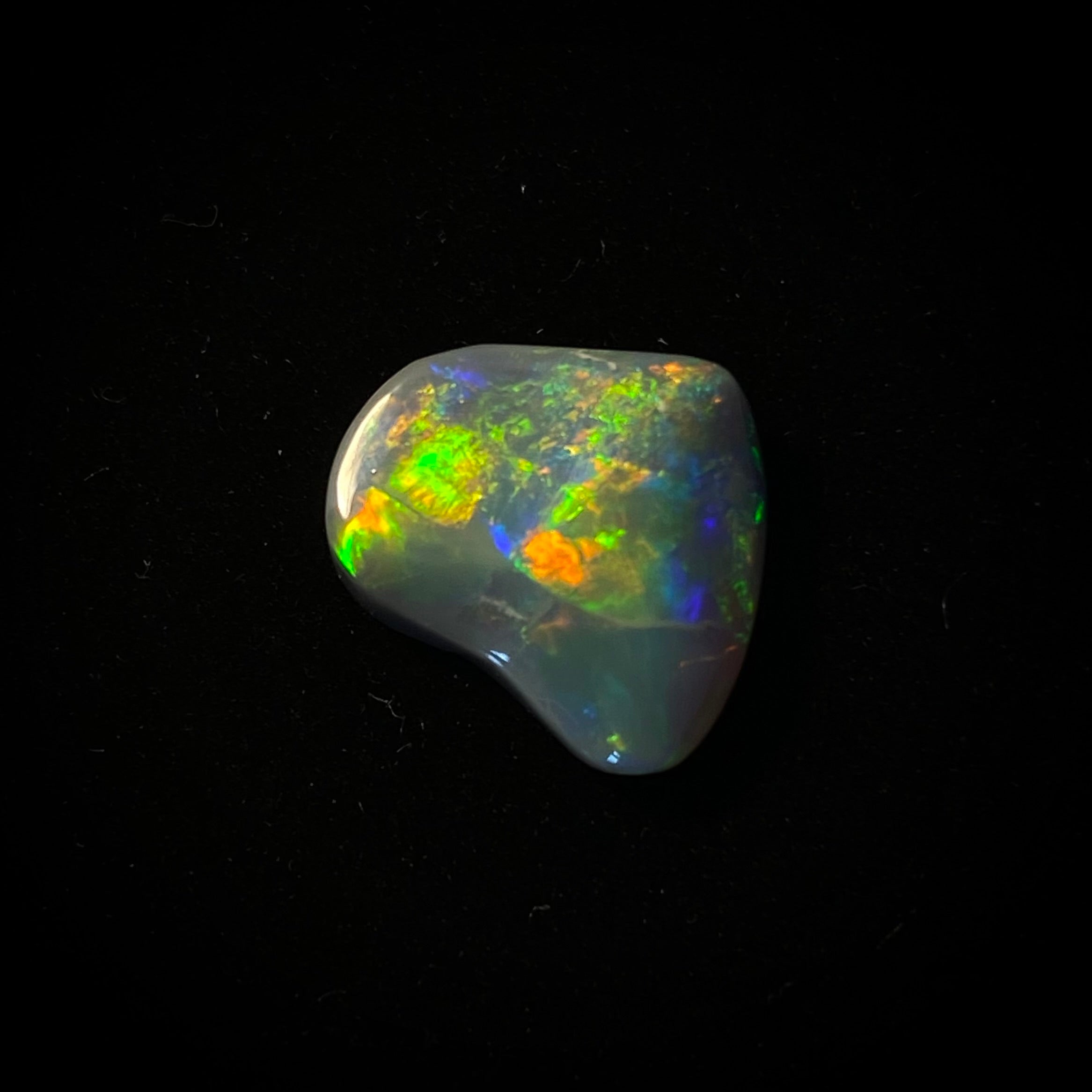 Massiver dunkler Opal – 11235