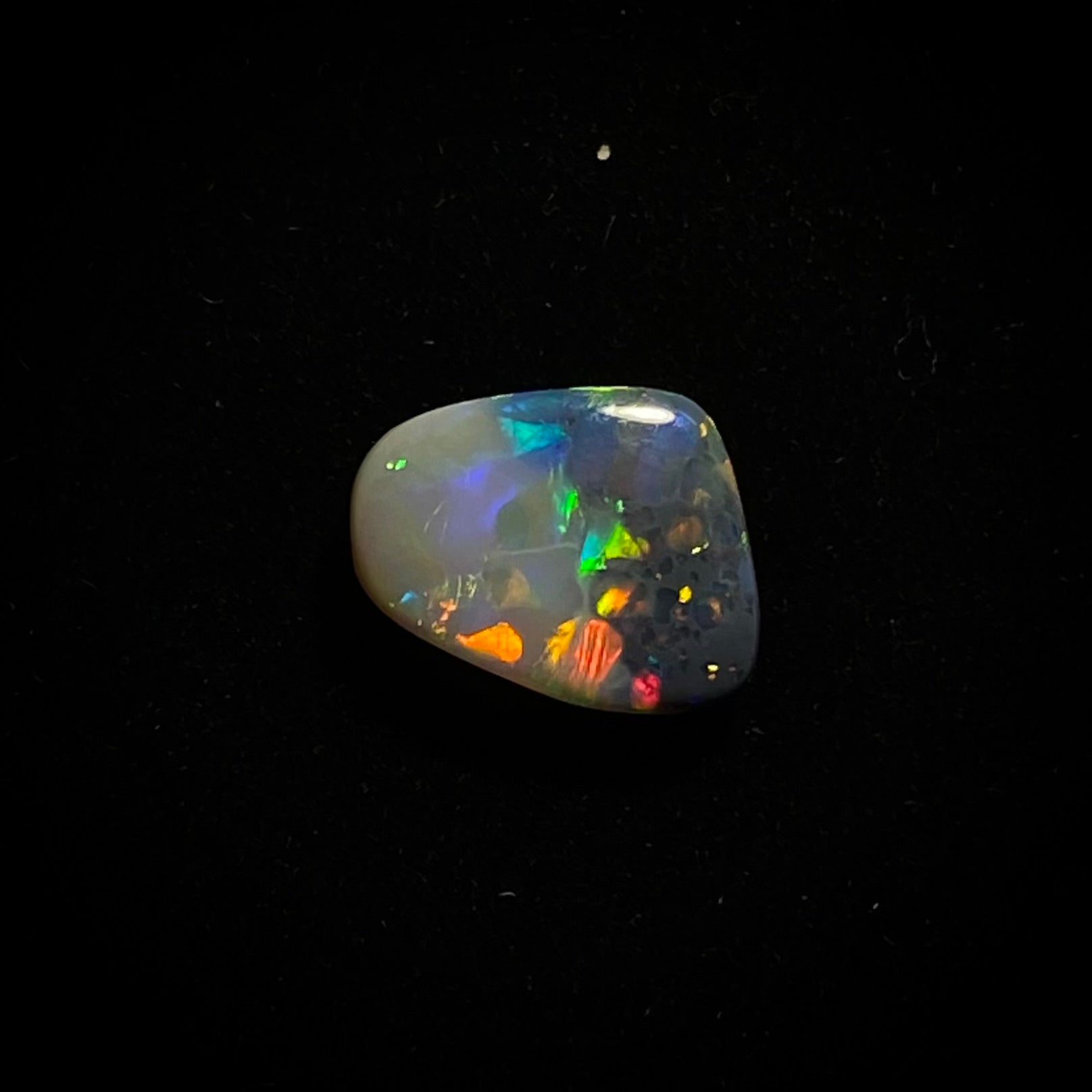 Massiver dunkler Opal - 11237