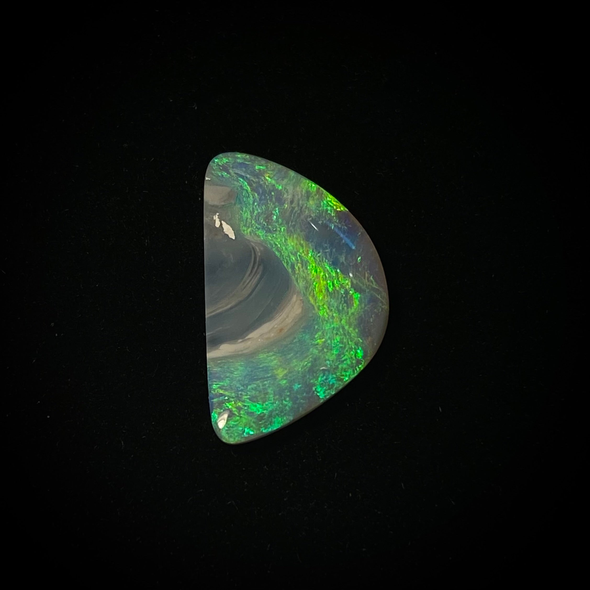 Massiver dunkler Opal – 11254