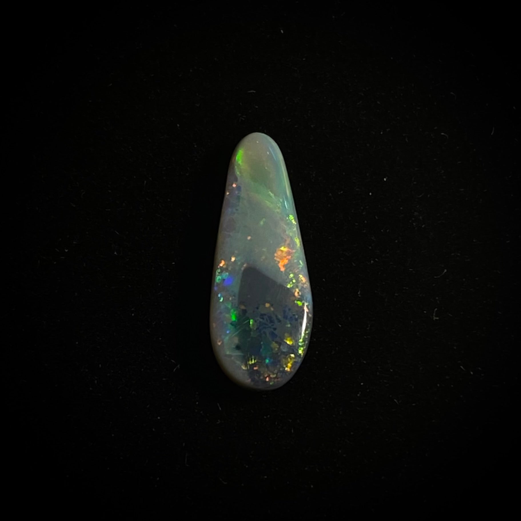 Massiver dunkler Opal – 11273