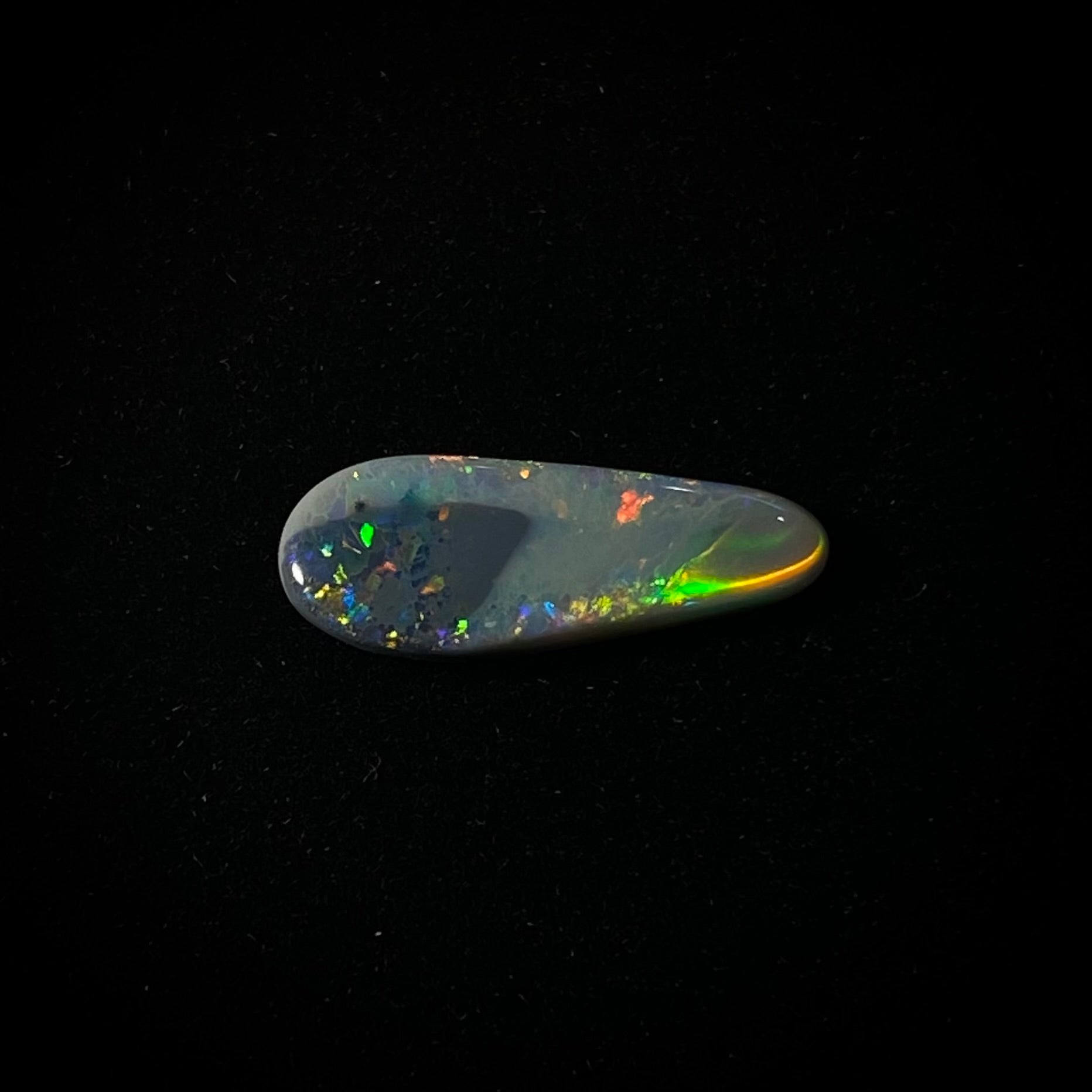 Massiver dunkler Opal – 11273