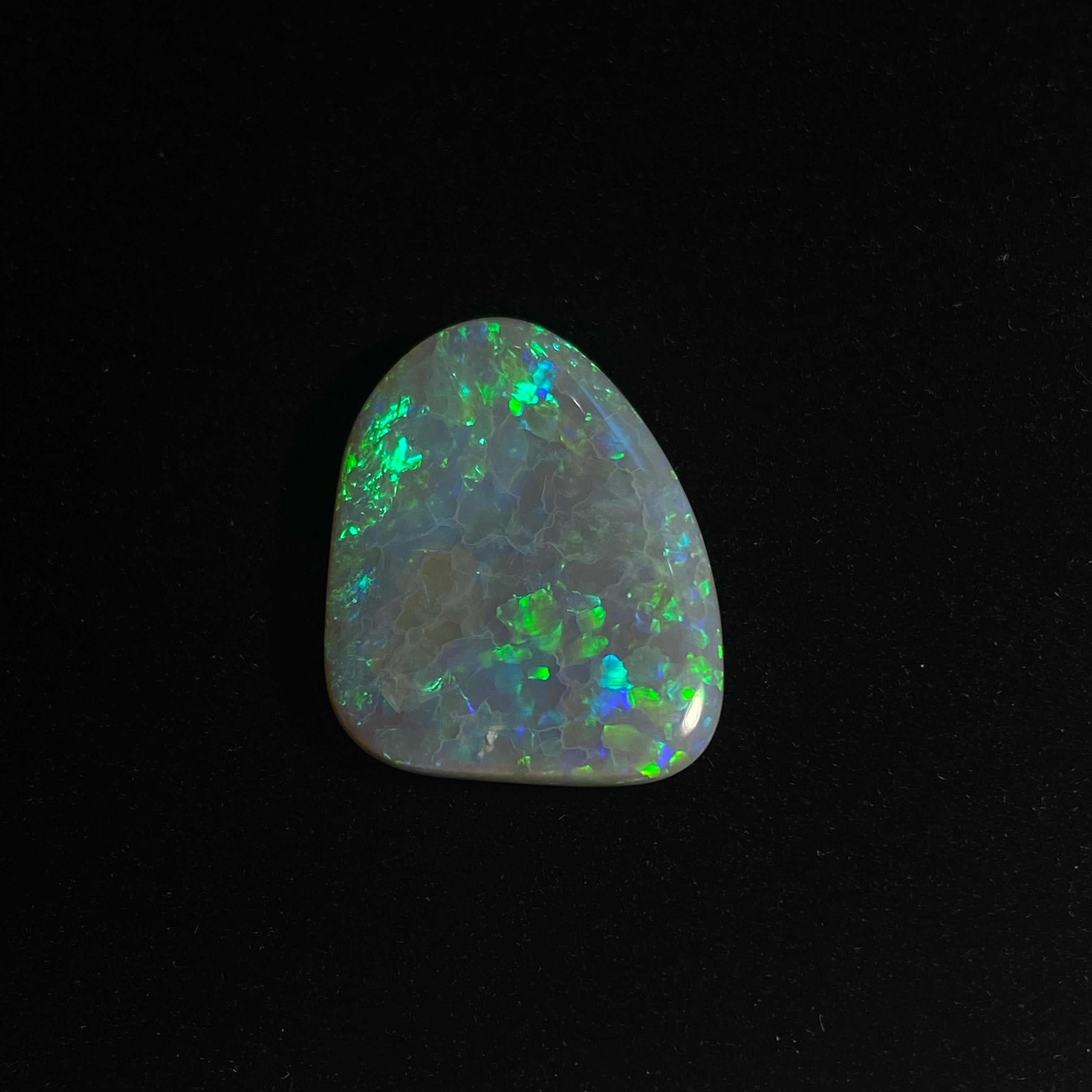 Massiver dunkler Opal – 11292