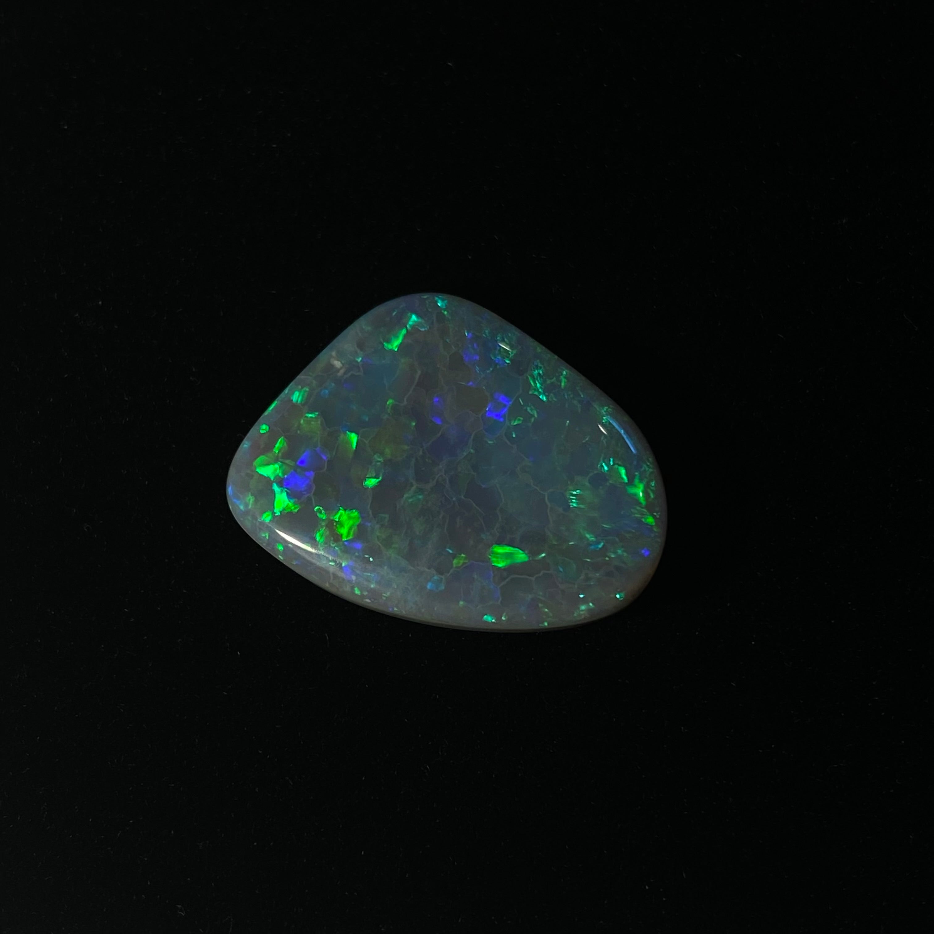 Massiver dunkler Opal – 11292