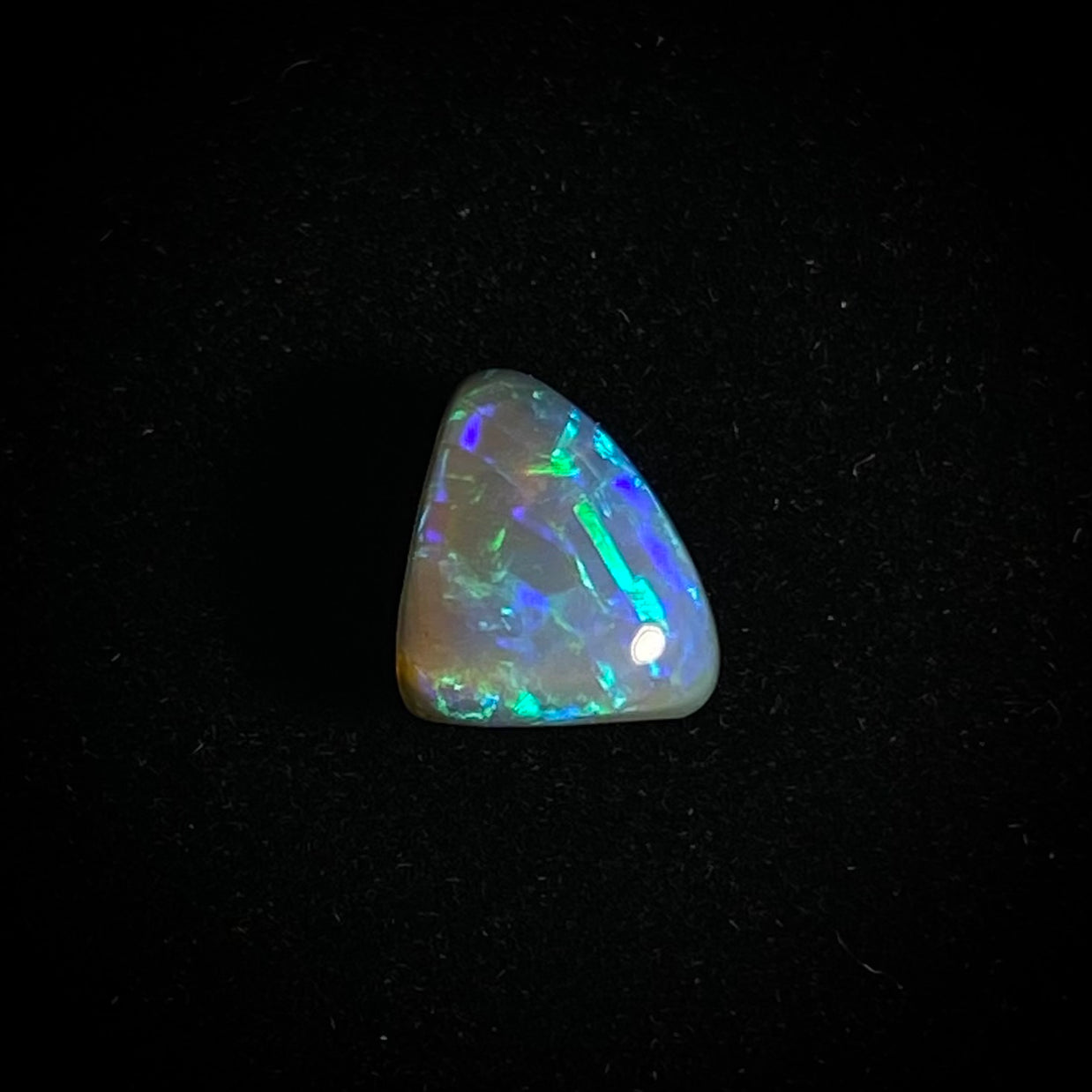 Massiver dunkler Opal – 11298