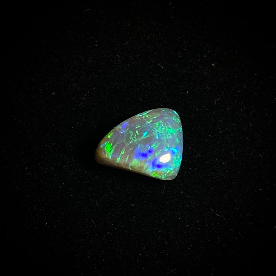 Massiver dunkler Opal – 11298
