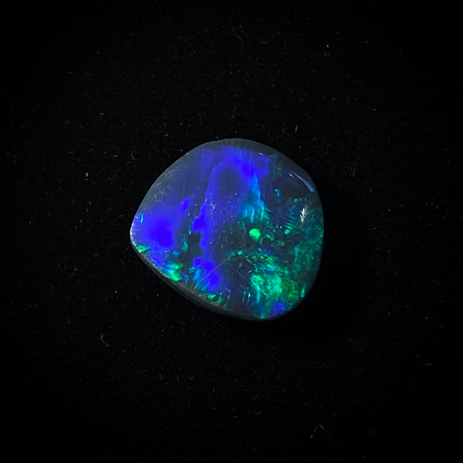 Massiver schwarzer Opal – 11344