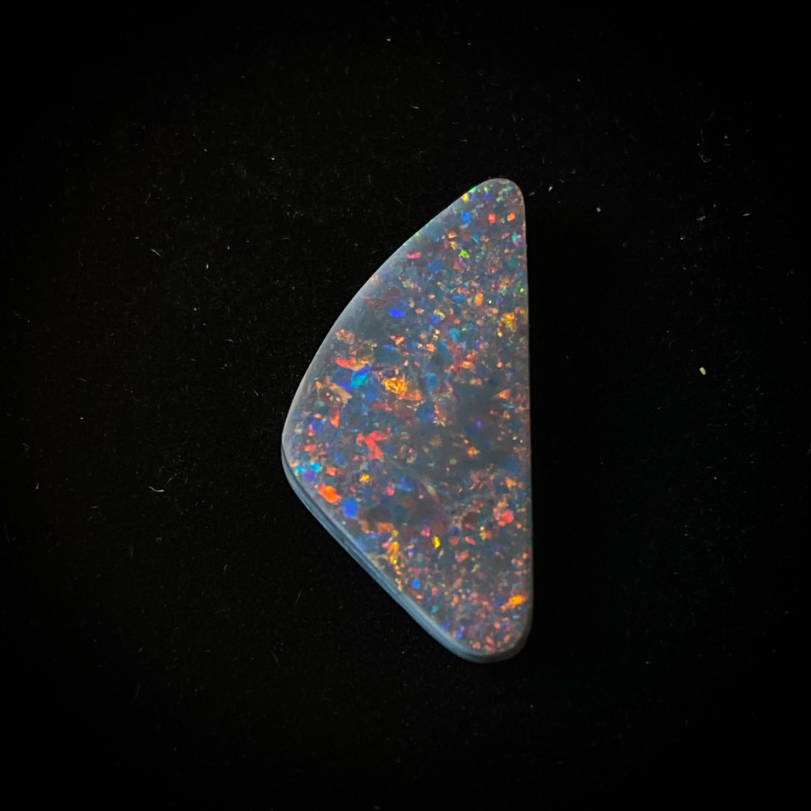 Massiver dunkler Opal – 11400