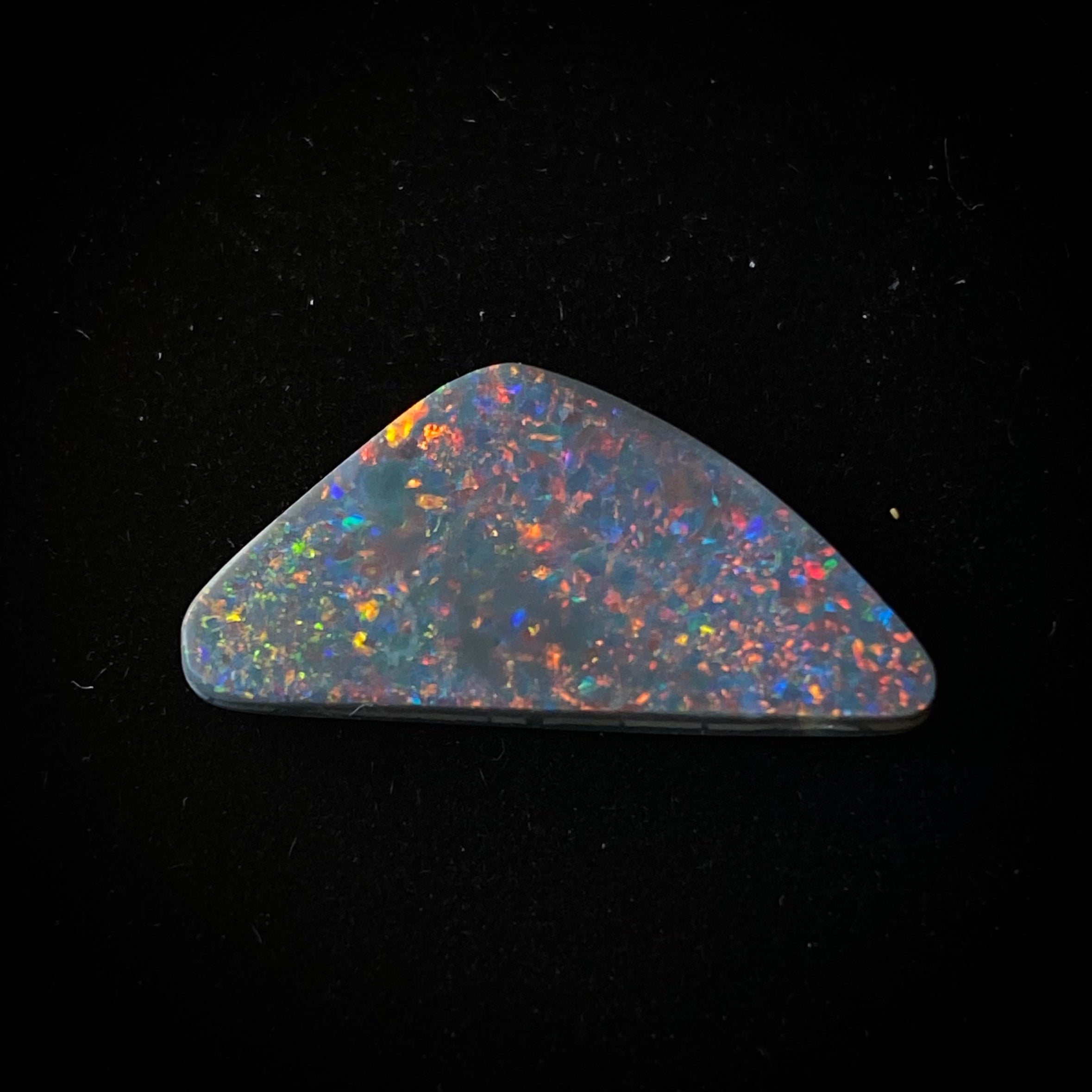 Massiver dunkler Opal – 11400