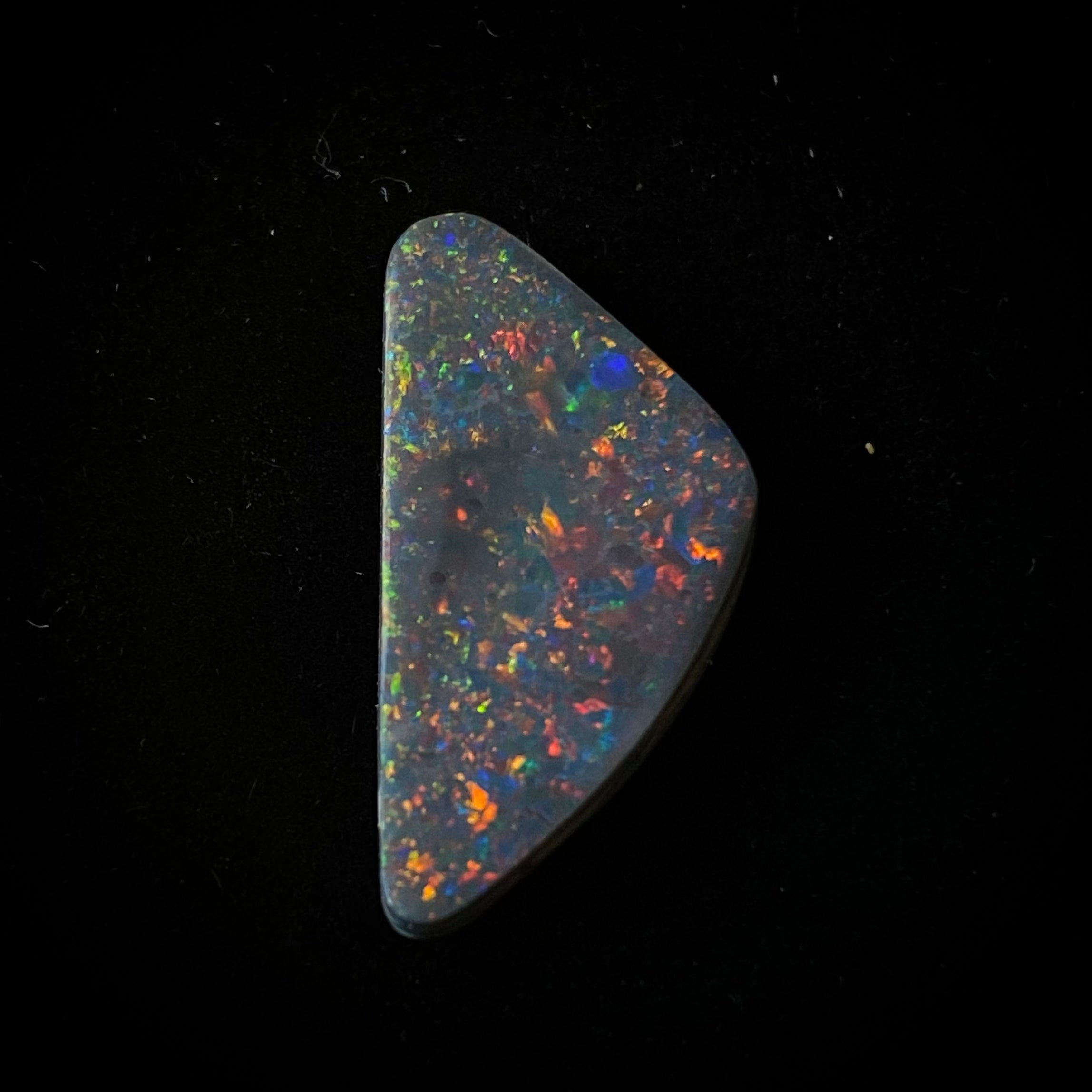Massiver dunkler Opal – 11400