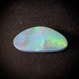Ægte solid sort opal fra Lightning Ridge, Australien.

Speciel