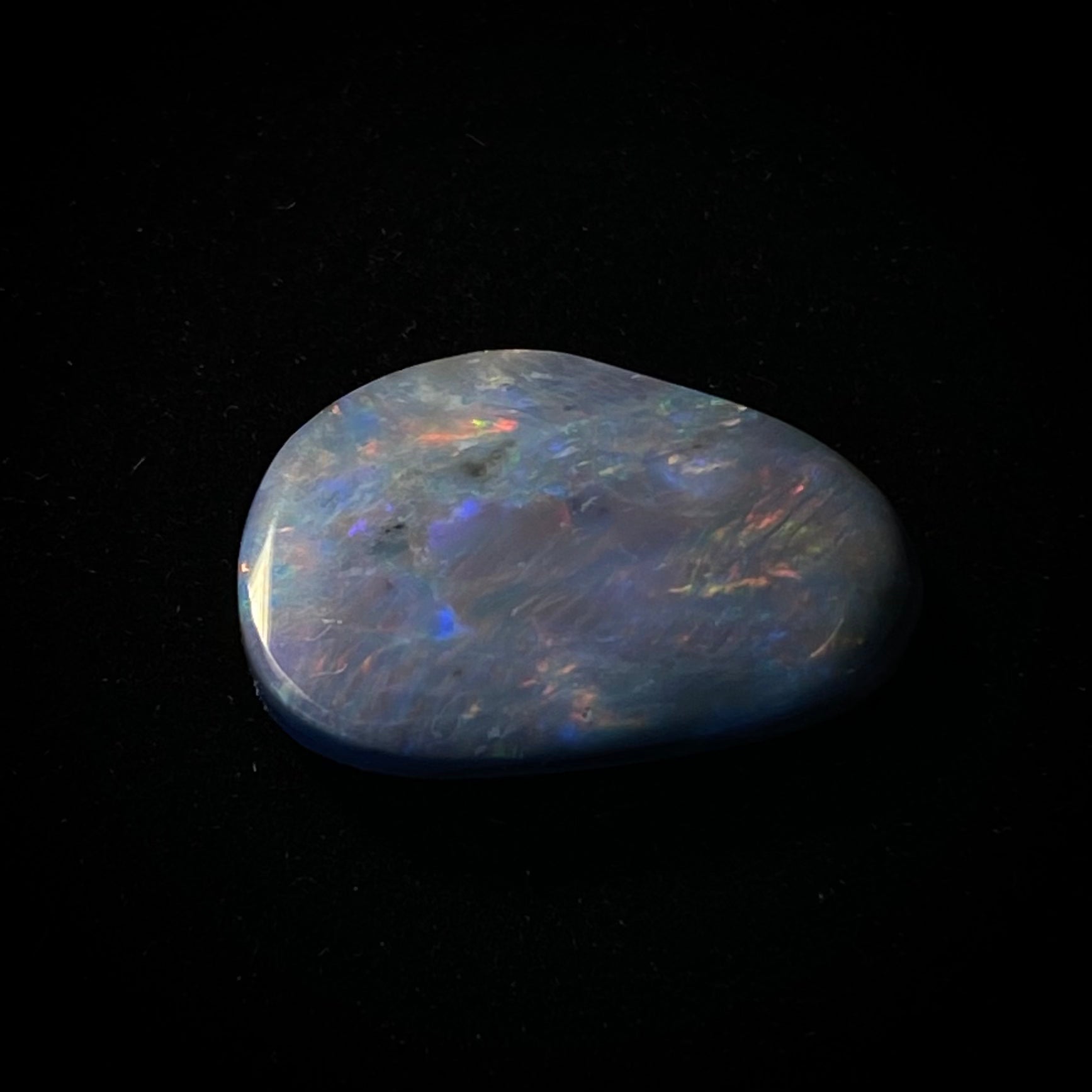 Massiver dunkler Opal – 11403