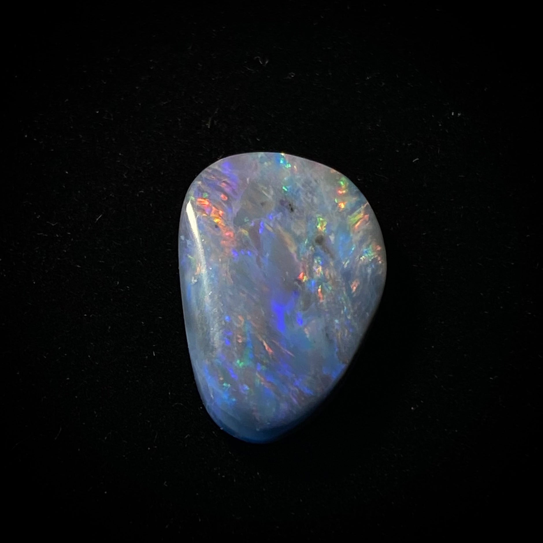 Massiver dunkler Opal – 11403