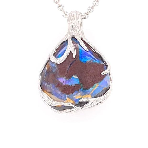 Ægte solid boulder opal fra Queensland, Australien indfattet i sterling sølv.
