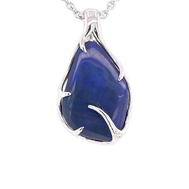 Vedhæng med en ægte solid opal fra vores mine i Lightning Ridge, Australien indfattet i sterling sølv.
