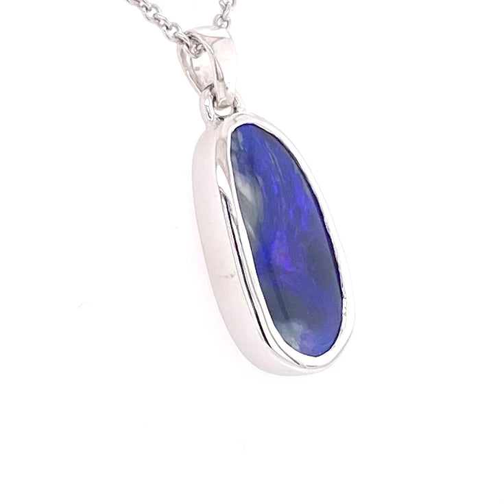 Ægte solid opal fra lightning Ridge, Australien indfattet i sterling sølv. Opalen er fra vores mine i Grawin.