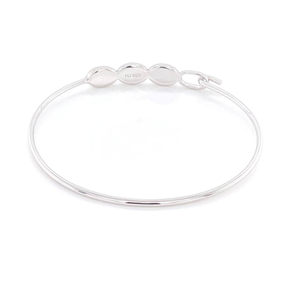 Elegant armbånd i sterling sølv fra Jensen Opals med 3 ovale opaler der sidder oven på armen. Undersiden.