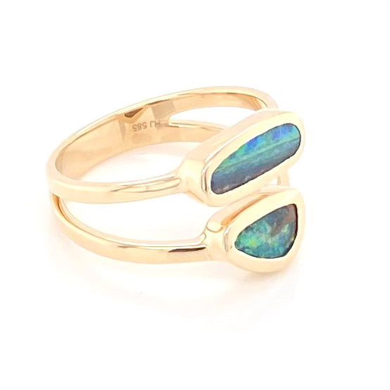 14 karat guld dobbelt ring med Boulder og mørk opal i rød blå og grønne farver