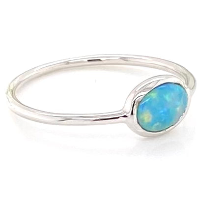 Sølv ring med blå opal