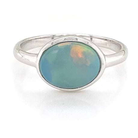 Sølv ring med lys blå opal