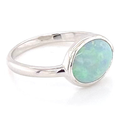 Sølv ring med lys grøn crystal opal